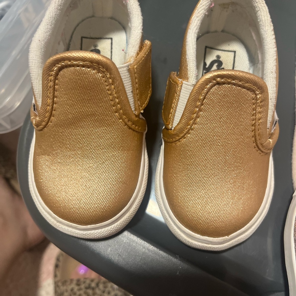 Toddler VANS skater8 Velcro pull on sneaker
